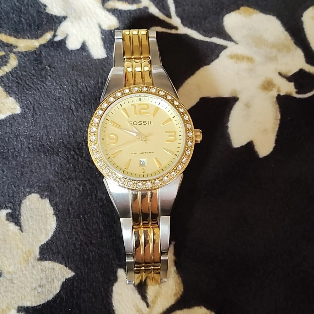 Hp🎯🥳🎉🕺💃Fossil blue rose gold and silver women's watch